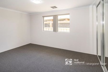 FAMILY LIVING - Photo 2