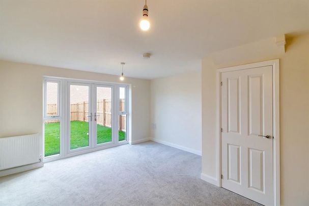 3 bedroom semi-detached house to rent - Photo 1