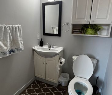 904-9521 Cardston Court, Burnaby - Photo 3