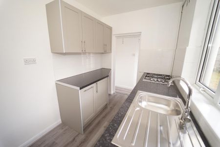 2 bedroom semi-detached house to rent - Photo 5