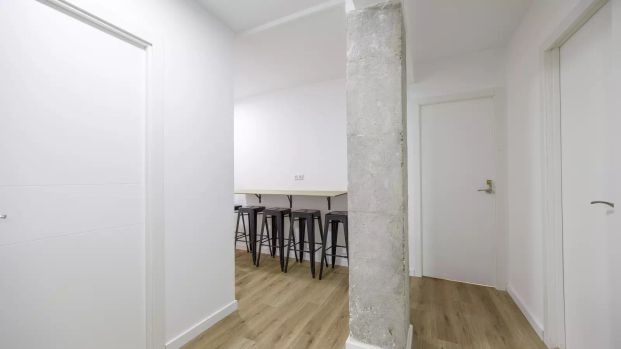 Room in a shared 5-bedroom apartment for rent in L'Amistat, Valencia - Photo 1