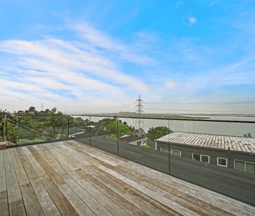 Designer 5 Bedroom Home Hillsborough - Photo 3