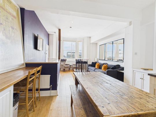 3 bedroom flat to rent - Photo 1