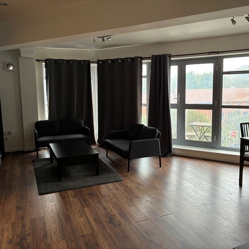 2 Bed Flat, St James's Road, SE1 - Photo 1