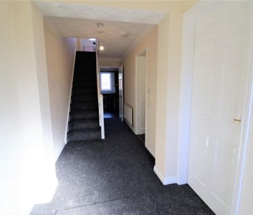 4 bedroom detached house to rent - Photo 2