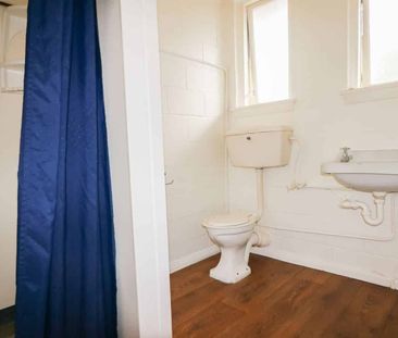 Cozy 1 Bedroom Bedsit - Photo 3