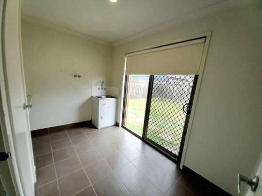SPACIOUS THREE BEDROOM + STUDY HOUSE - Photo 1