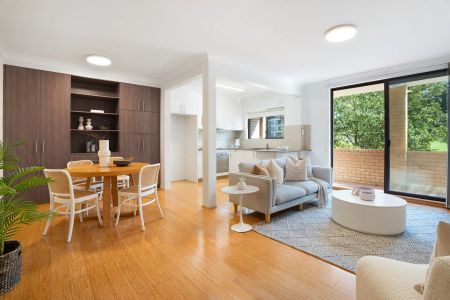 Stylish Two-Bedroom Apartment with Parking in Prime Bondi Location - Photo 2