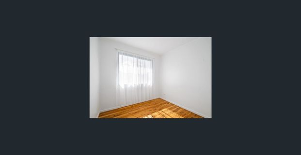 5 mins walk to train station - Photo 1