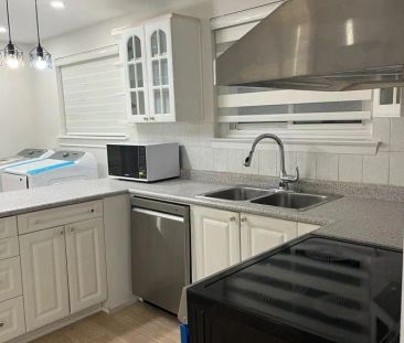 1867 Sandgate Crescent #Upper - Photo 3