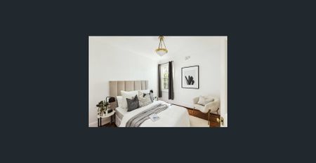 Charming light filled terrace in desirable street. - Photo 4