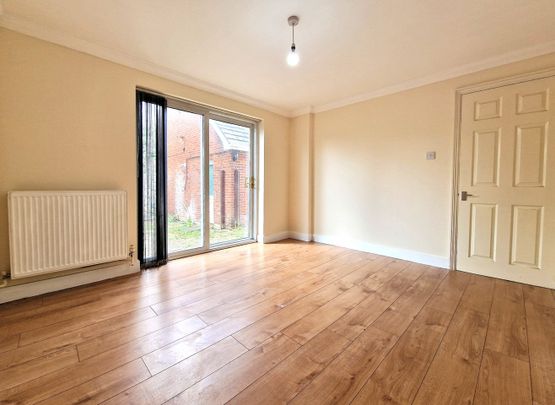 2 Bed Bungalow, Mountfield Road, LU2 - Photo 1