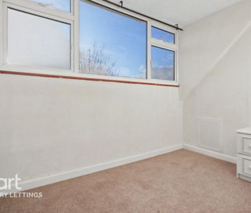 3 bedroom semi-detached bungalow to rent - Photo 5