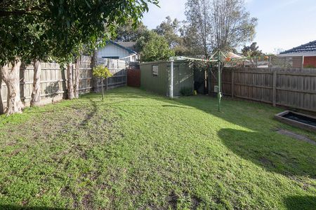 Modern Open Plan Family Abode - Photo 5