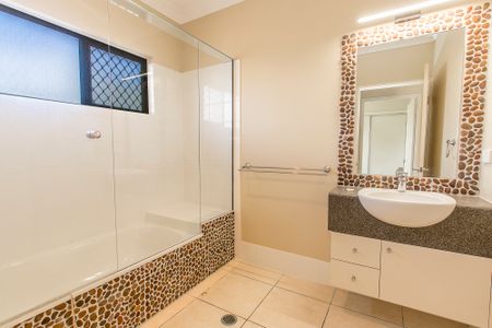 7 Scarisbrick Drive, Kirwan QLD 4817 - House For Rent | Domain - Photo 5