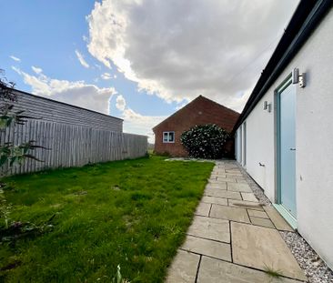 3 bedroom Detached Bungalow to let - Photo 1