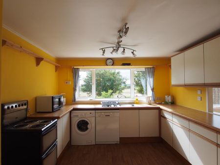 3 bedroom semi-detached house to rent - Photo 5