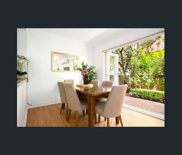 Family Townhouse in a Highly Sought After Tranquil Location - Photo 2