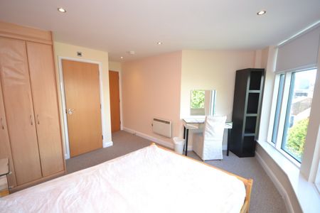 2 bed Apartment for Rent - Photo 5