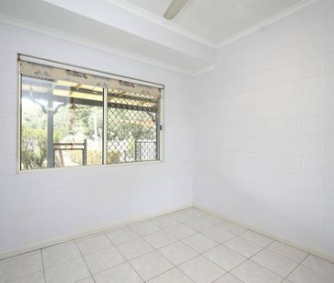 Fully Tiled - Huge Patio - Large Shed - Pool - Solar - Rear Access - Photo 6