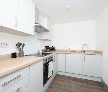 1 bedroom in a flat share to rent - Photo 4