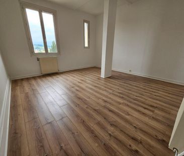 Location Appartement 4 pièces 103m² ST CHAMOND 42400 - Photo 2