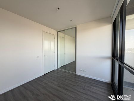 CONVENIENT LIVING IN THE HEART OF SUNSHINE - Photo 4