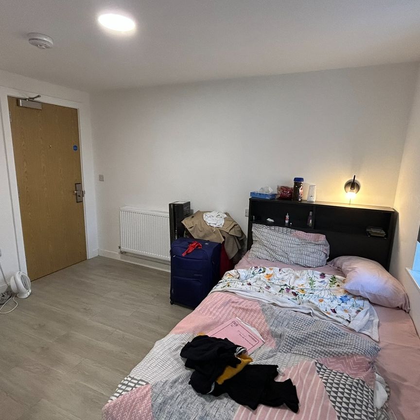 Studio Flat, Humphrey Road, M16 - Photo 1