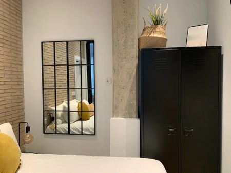 Carrer de la Reina, Valencia, Valencian Community 46011 - Photo 4