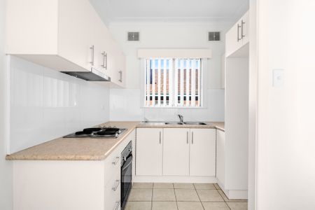 3/6 Armstrong Street, West Wollongong NSW 2500, West Wollongong - Photo 4