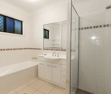 Family home in Mount Louisa - Photo 6