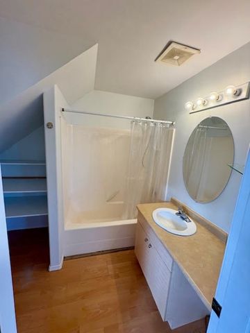 Cute Carriage house on Ethel - Photo 3