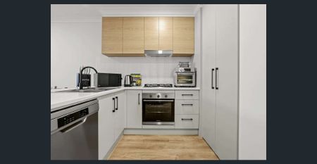 Look No Further ~ 2 Bedroom Townhouse ~ Prime Location! - Photo 2