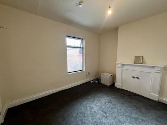 Bedsit to rent - Photo 1