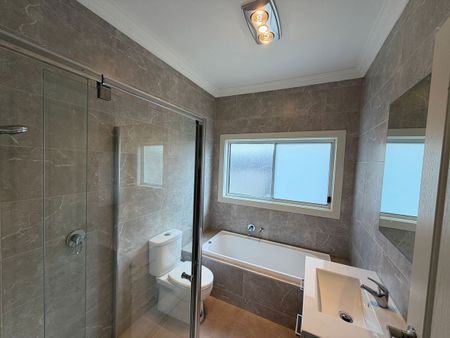 Classic 4Br Home in Altona North! - Photo 3