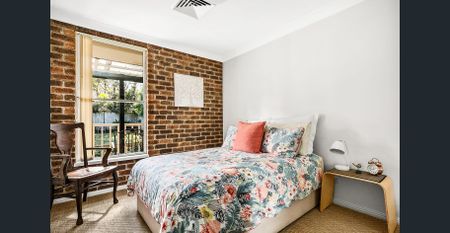 Impressive Family Haven in Enviable Setting - Photo 3