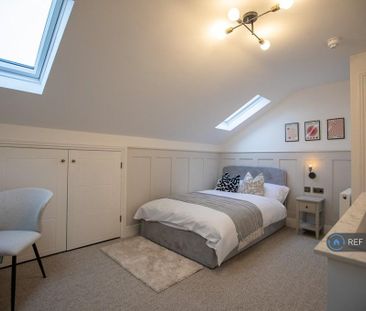 1 bedroom in a house share to rent - Photo 2