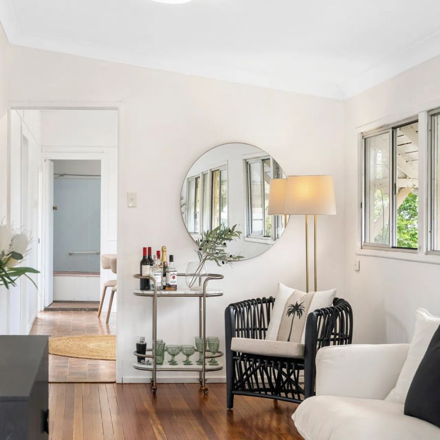 Freshly Updated 3-Bedroom Home in Prime Scarborough Location. Contact Julie Sykes 0438 050 110 - Photo 1