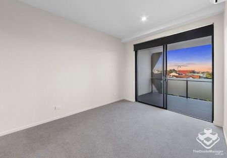 SPACIOUS TWO-BEDROOM APARTMENT IN WINDSOR! - Photo 4