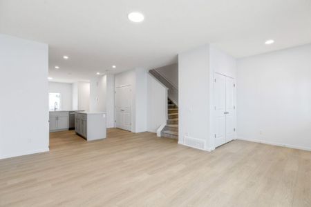 Edmonton Unfurnished townhouse Rental in Chrystallina - Brand NEW 3 Bedroom Townhome With Bonus Room! - Photo 4