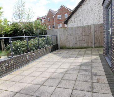 Bradfield Close, Woking - Photo 1