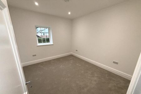 Apt 33 Cromlyn Wood, Hillsborough BT26 6TX - Photo 3