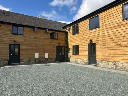 4 bedroom end of terrace house to rent - Photo 3