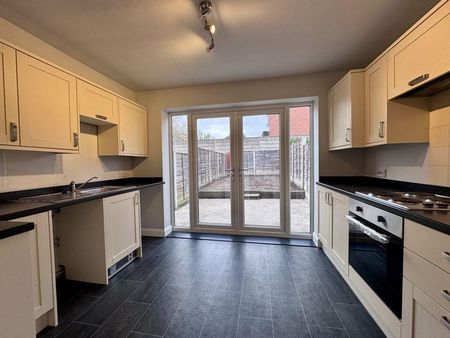 3 bedroom terraced house to rent - Photo 5