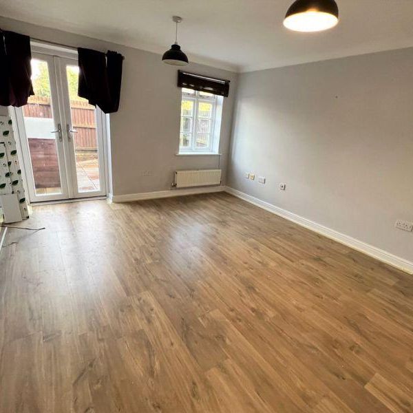 4 bedroom terraced house to rent - Photo 1