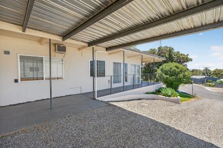 Open the door to elevated coastal living - Photo 4