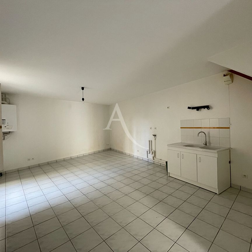 Location Appartement 4 pièces 100m² FONTENAY LE COMTE 85200 - Photo 1