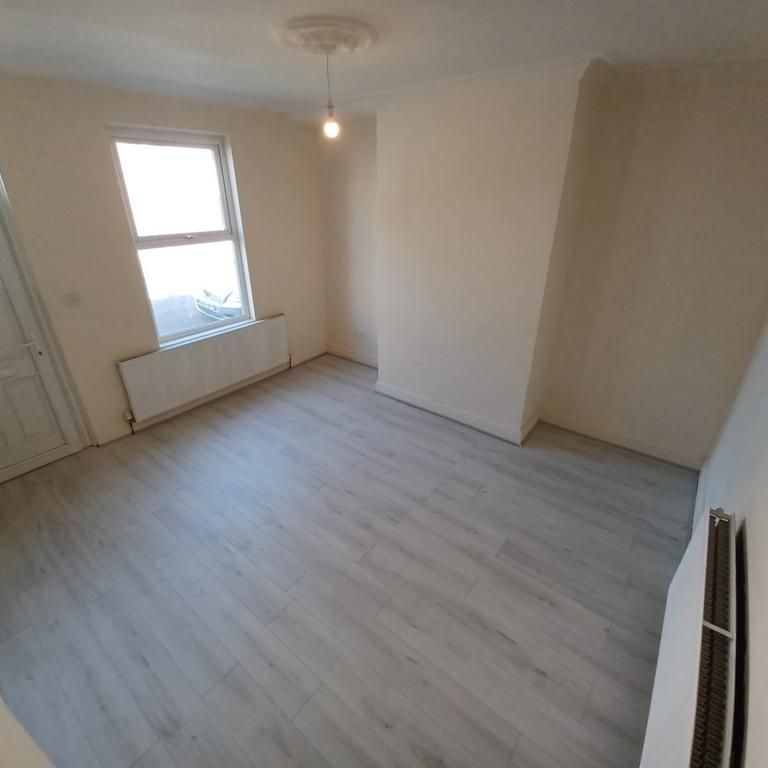 2 bedroom end of terrace house to rent - Photo 1