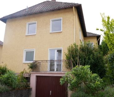 4 Zimmer-Wohnung mit Balkon im 1.OG (2 Familienhaus) in ruhiger Woh... - Foto 1