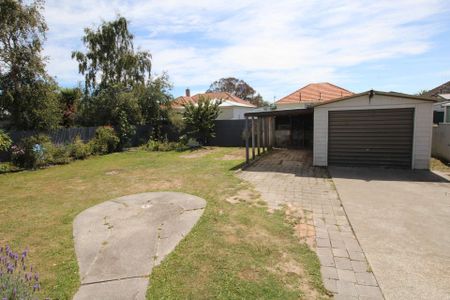 Tidy three bedroom house - Photo 3